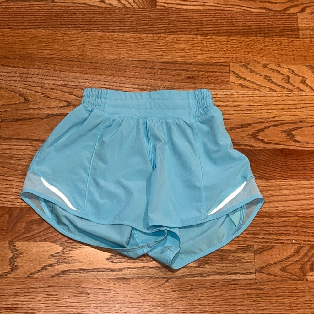 Lululemon Hotty hot 4inch